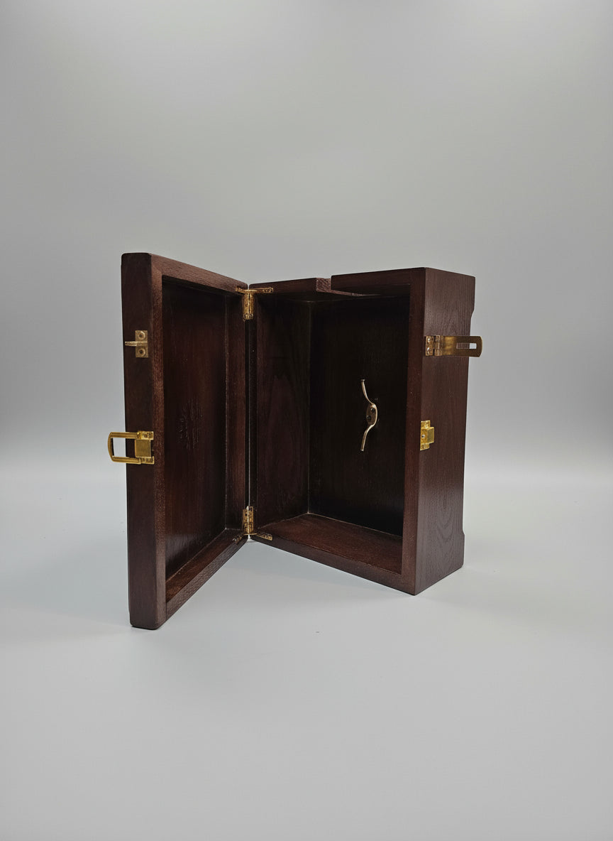 Lockable spider cabinet