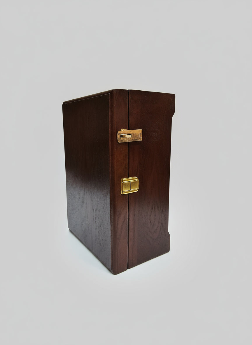Lockable spider cabinet