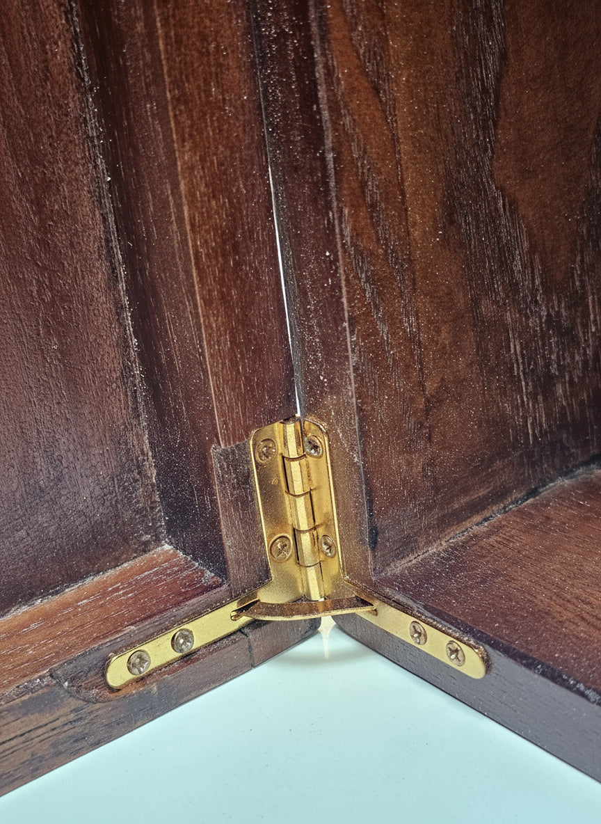 Lockable spider cabinet