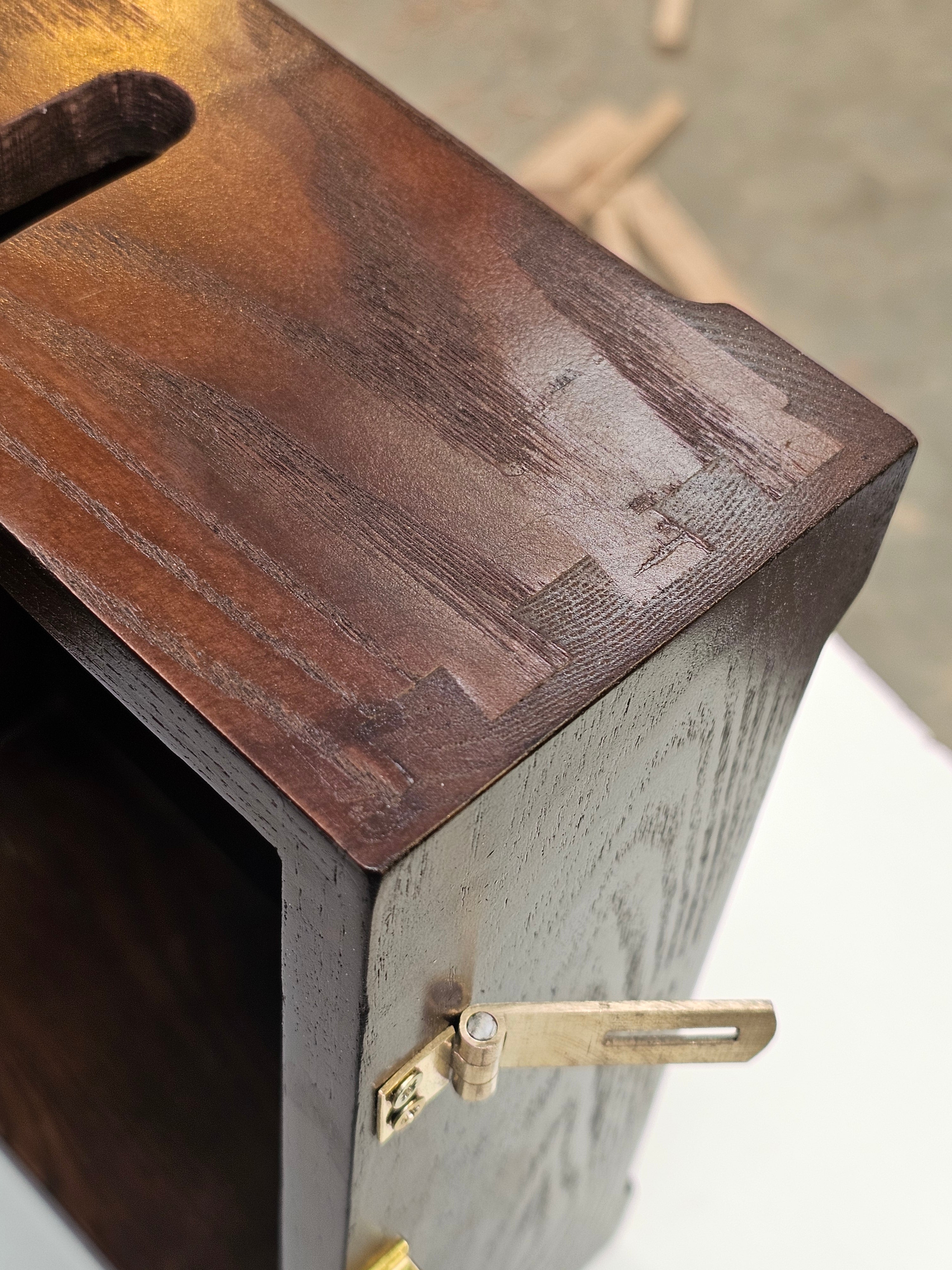 Lockable spider cabinet