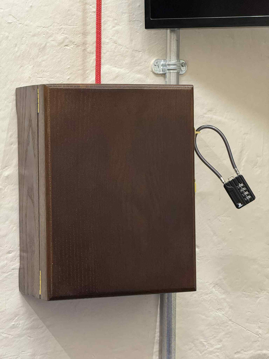 Lockable spider cabinet